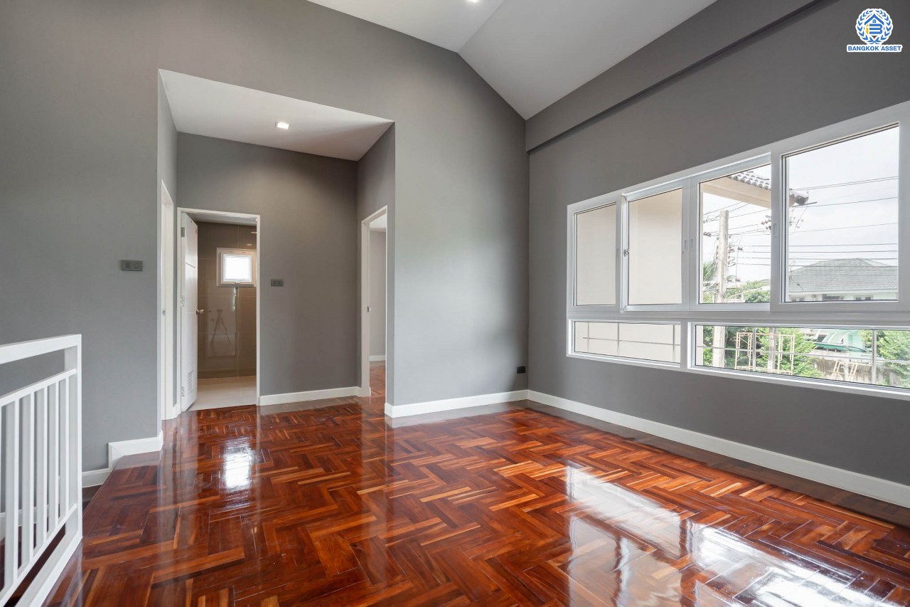 บ้านมือสองตกแต่งใหม่ ม.ศุภาลัย ออร์คิดปาร์ค1 บางแค ดีไซน์หรูหรา เนื้อที่ 117.7 ตร.ว. ฟังก์ชัน 4 ห้องนอน 4 ห้องน้ำ 1 ห้องแม่บ้าน จอดรถได้ 4 คัน บนทำเลเดินทางสะดวก เชื่อมต่อหลายเส้นทาง ใกล้เดอะมอลล์บางแค ทางด่วน "กาญจนาภิเษก" และรถไฟฟ้าสายสีน้ำเงิน "สถานีภาษีเจริญ"